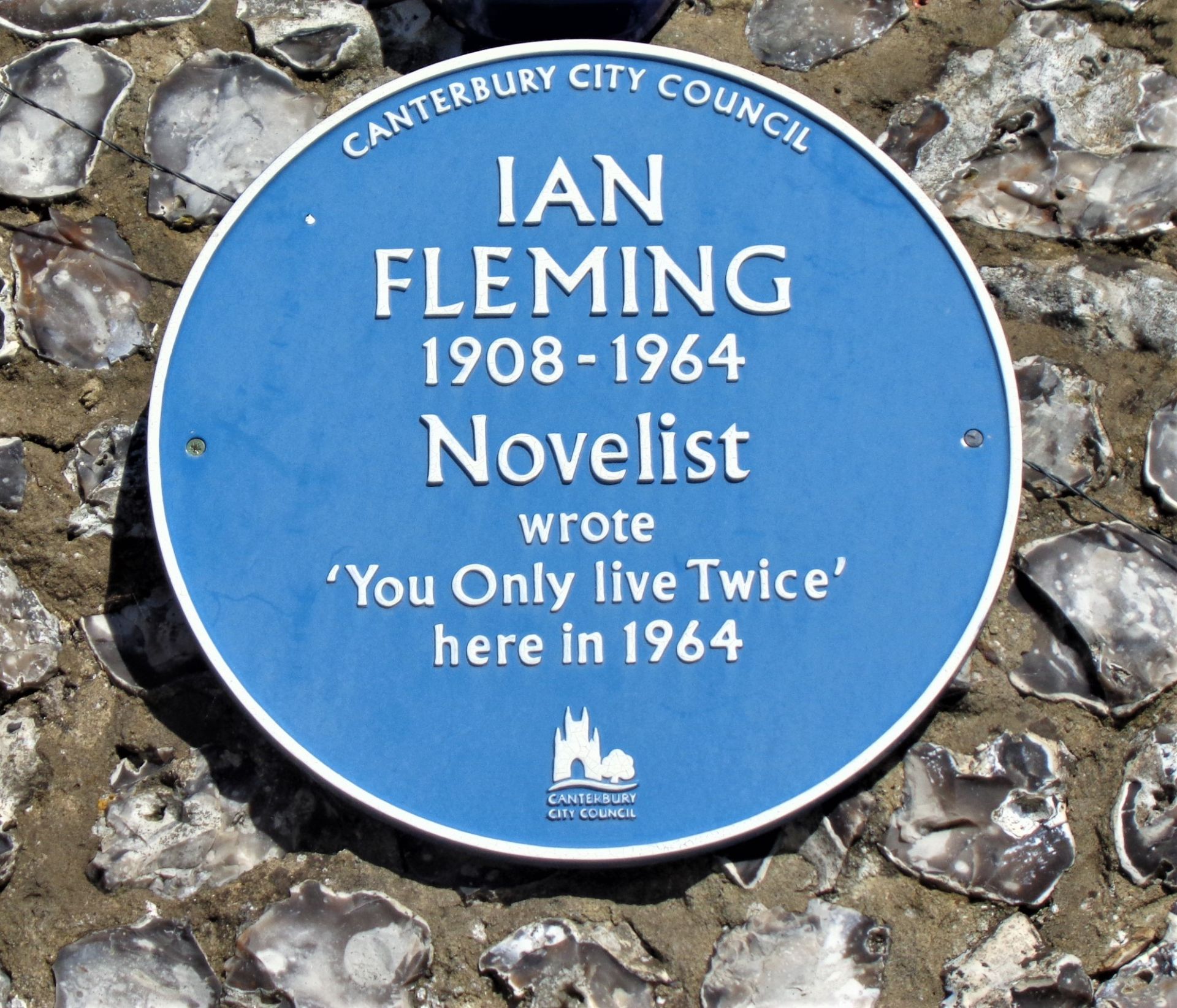Ian Fleming blue plaque at the Duck